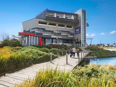 Mercure Melbourne Caroline Springs - Lightning Ridge Tourism 1