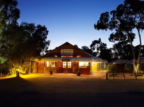 Outback Hotel & Lodge - Lightning Ridge Tourism 0