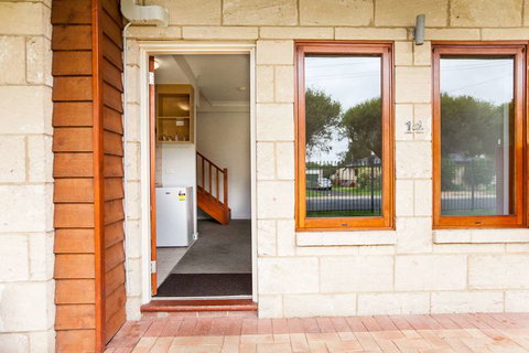 Royal Palms Resort by Nightcap - Lightning Ridge Tourism 1