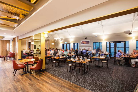Royal Palms Resort by Nightcap - Lightning Ridge Tourism 11