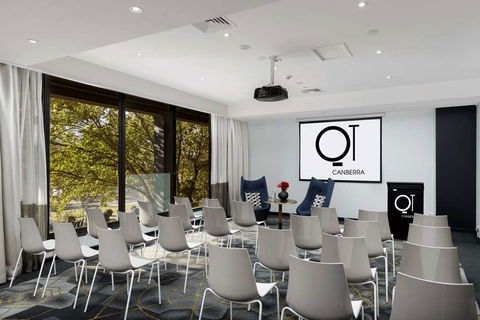 QT Canberra - Lightning Ridge Tourism 7