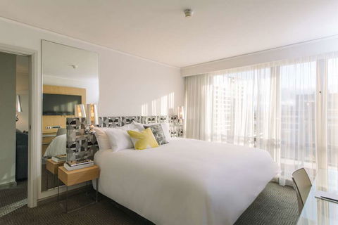 QT Canberra - Lightning Ridge Tourism 16
