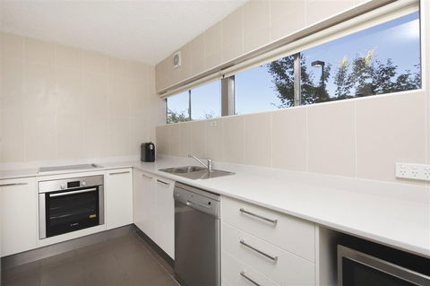 Forrest Hotel & Apartments - Lightning Ridge Tourism 1