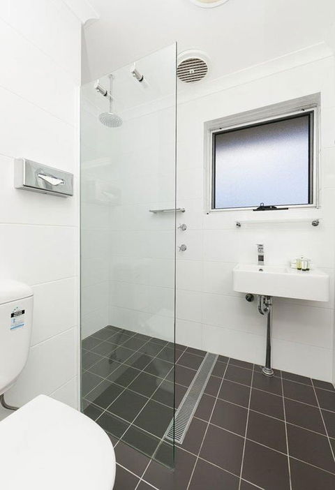 Forrest Hotel & Apartments - Lightning Ridge Tourism 5