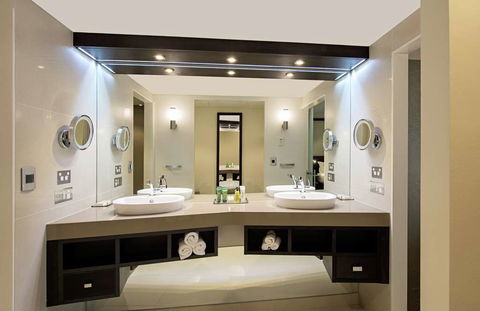 Hilton Darwin - Lightning Ridge Tourism 5