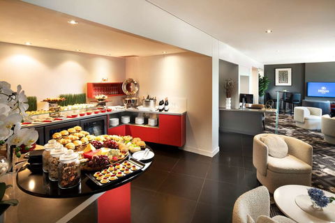 Hilton Darwin - Lightning Ridge Tourism 16