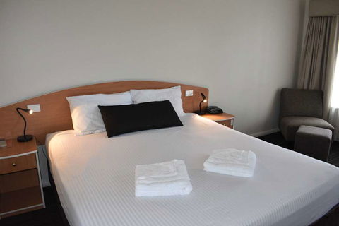 Best Western Coachman's Inn Motel - Lightning Ridge Tourism 5