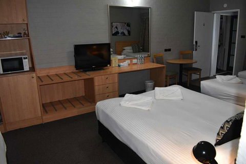 Best Western Coachman's Inn Motel - Lightning Ridge Tourism 7