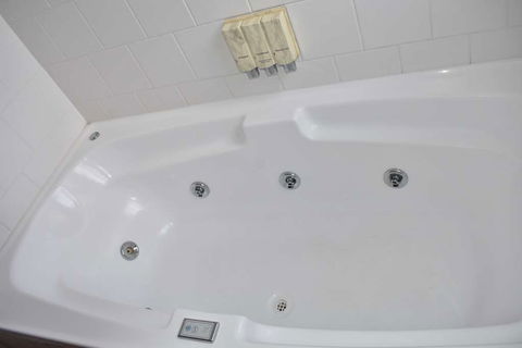 Best Western Coachman's Inn Motel - Lightning Ridge Tourism 9