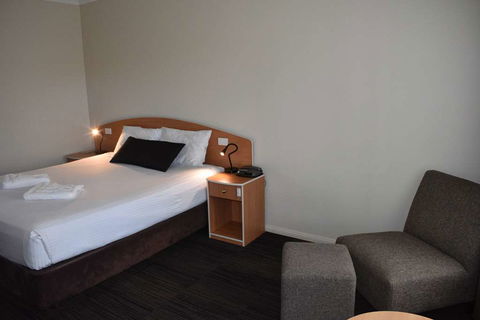 Best Western Coachman's Inn Motel - Lightning Ridge Tourism 10