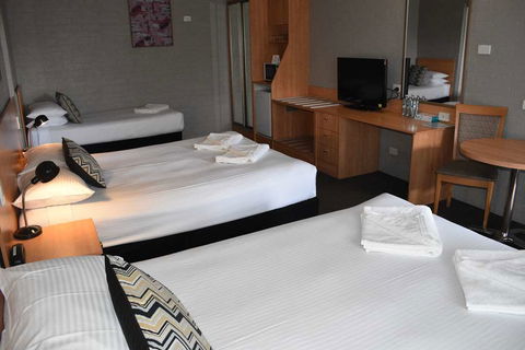 Best Western Coachman's Inn Motel - Lightning Ridge Tourism 11