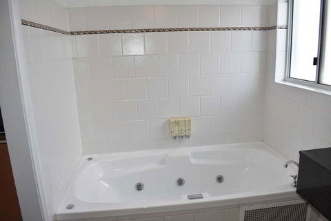 Best Western Coachman's Inn Motel - Lightning Ridge Tourism 13