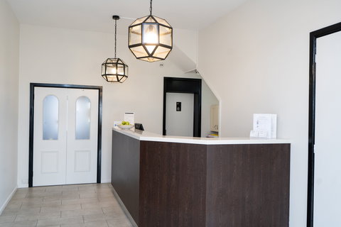 Governor Macquarie Motor Inn - Lightning Ridge Tourism 4