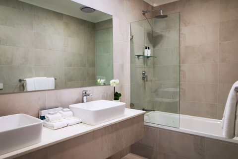 Governor Macquarie Motor Inn - Lightning Ridge Tourism 10