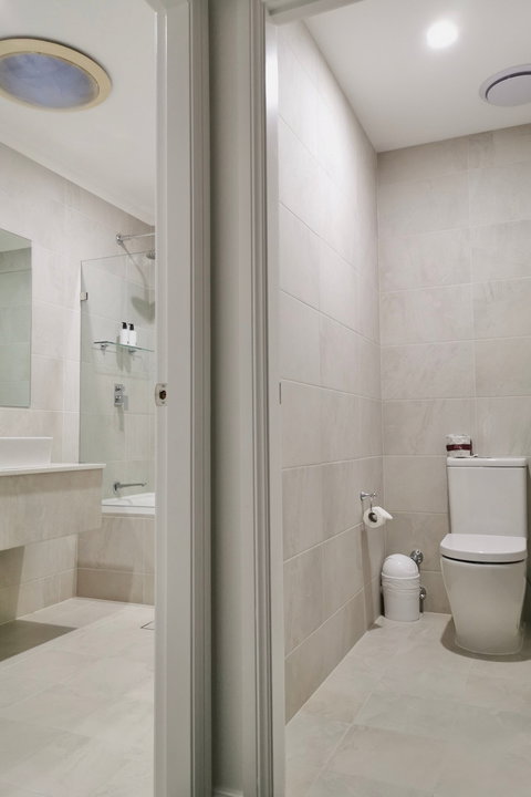 Governor Macquarie Motor Inn - Lightning Ridge Tourism 12