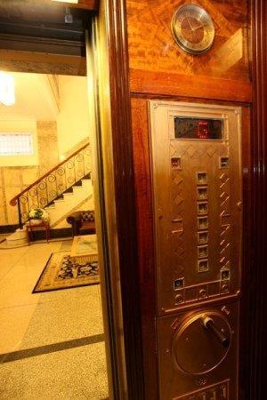 ULTIQA Rothbury Hotel - Lightning Ridge Tourism 1