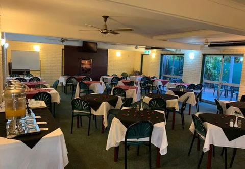 Pine Tree Motel - Lightning Ridge Tourism 2