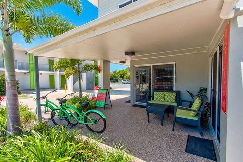 Mackay Oceanside Central Hotel - Lightning Ridge Tourism 1