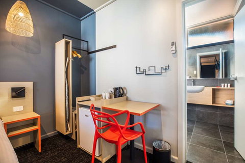 Monash Hotel - Lightning Ridge Tourism 2