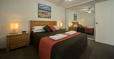 Albacore Apartments - Lightning Ridge Tourism 0