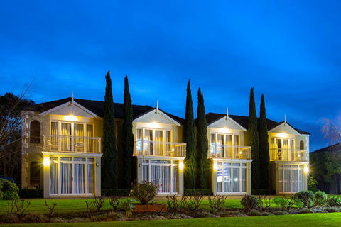 Best Western Colonial Village Motel - Lightning Ridge Tourism 0