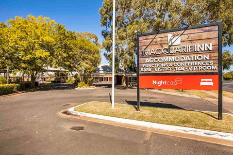 Macquarie Inn - Lightning Ridge Tourism 0