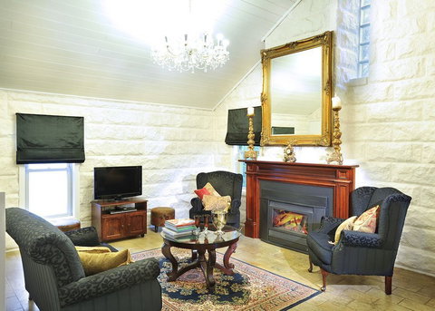 Adeline Bed & Breakfast - Lightning Ridge Tourism 3