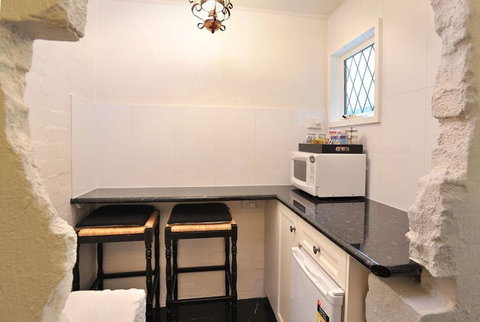 Adeline Bed & Breakfast - Lightning Ridge Tourism 12