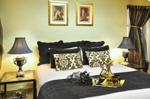 Adeline Bed & Breakfast - Lightning Ridge Tourism 15