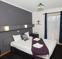 Elm Court Motel - Lightning Ridge Tourism