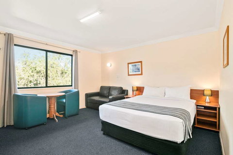 Econo Lodge Waterford - Lightning Ridge Tourism 8