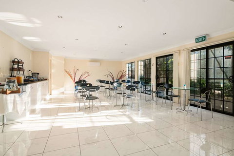 Econo Lodge Waterford - Lightning Ridge Tourism 14