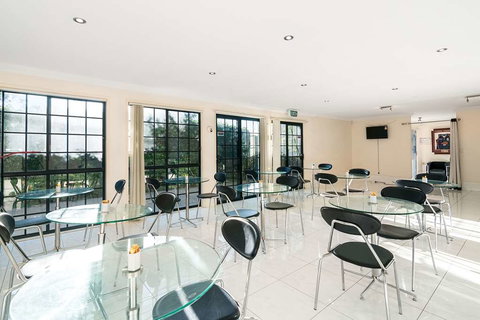 Econo Lodge Waterford - Lightning Ridge Tourism 16