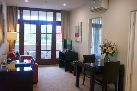 Quest Canberra - Lightning Ridge Tourism 6