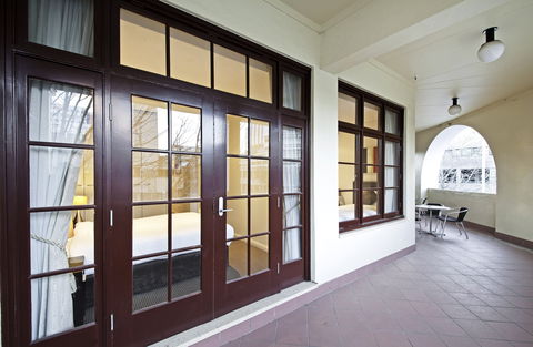 Quest Canberra - Lightning Ridge Tourism 11