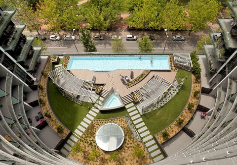 Astra Canberra Manhattan - Lightning Ridge Tourism 12