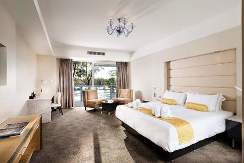 Swan River Hotel - Lightning Ridge Tourism 2