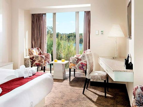 Swan River Hotel - Lightning Ridge Tourism 4