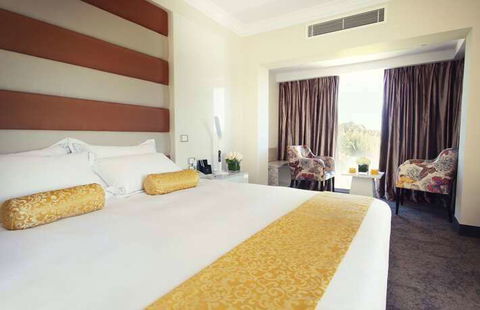 Swan River Hotel - Lightning Ridge Tourism 6