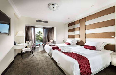 Swan River Hotel - Lightning Ridge Tourism 8