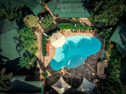 Palms City Resort - Lightning Ridge Tourism 1