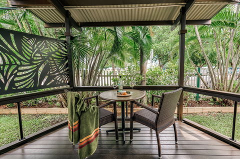 Palms City Resort - Lightning Ridge Tourism 3