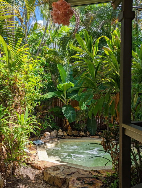 Palms City Resort - Lightning Ridge Tourism 7