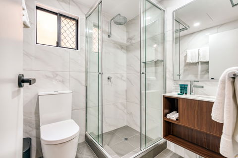 Palms City Resort - Lightning Ridge Tourism 12