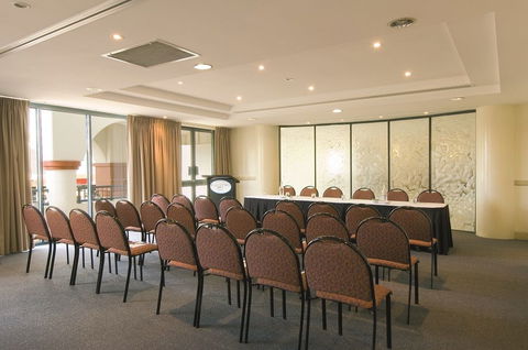 Oaks Calypso Plaza Resort - Lightning Ridge Tourism 4