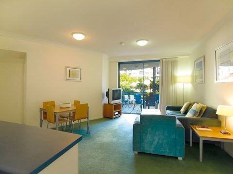 Oaks Calypso Plaza Resort - Lightning Ridge Tourism 5