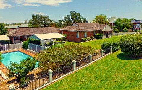 Abraham Lincoln Motel - Lightning Ridge Tourism 0