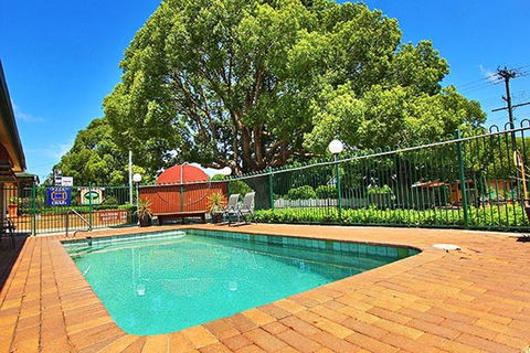 Garden City Motor Inn - Lightning Ridge Tourism 1