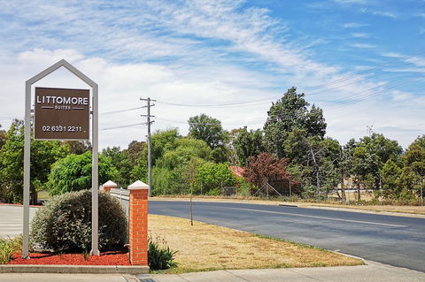 Governor Macquarie Motor Inn - Lightning Ridge Tourism 2