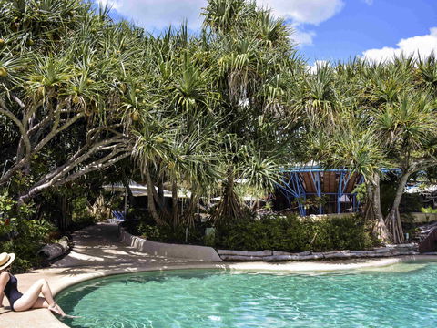 Mercure Kingfisher Bay Resort - Lightning Ridge Tourism 2
